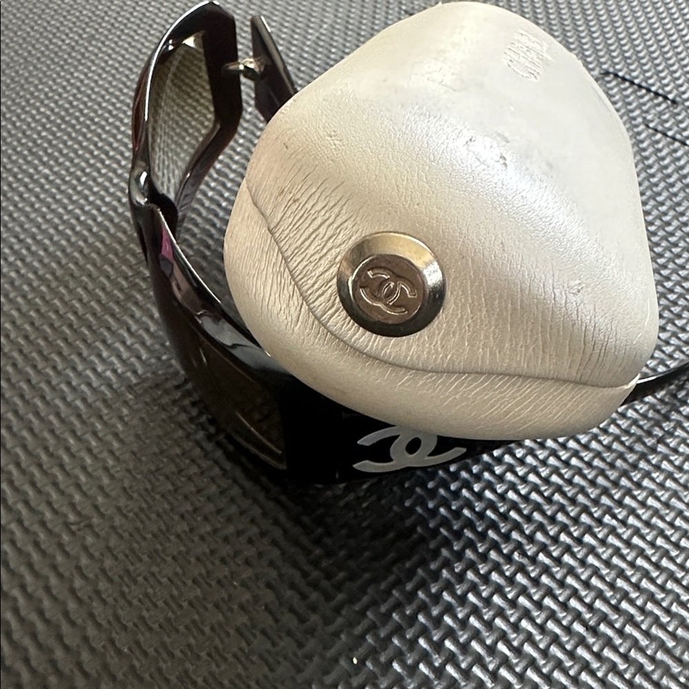 Authentic CHANEL 5076-H Mother of Pearl CC Sunglasses - Picture 6 of 8